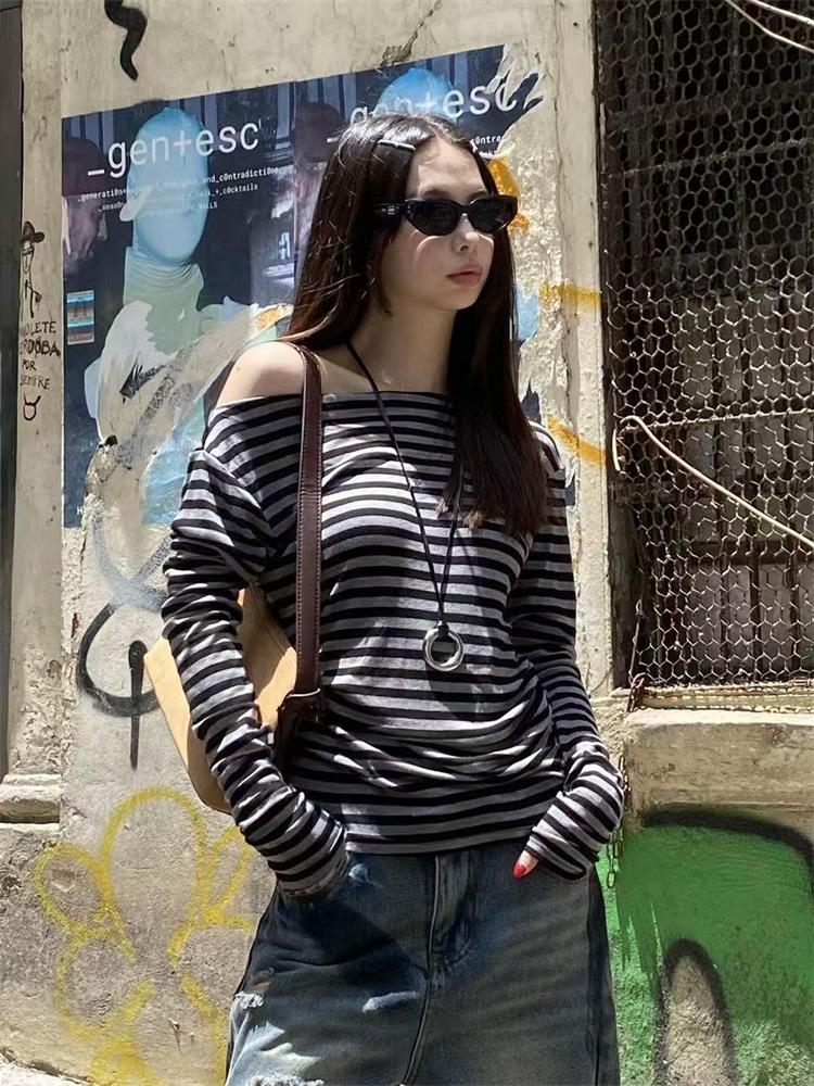 T-shirt Estetica Anni 2000 da  - Winter Clothing Aesthetic recensione e prezzo